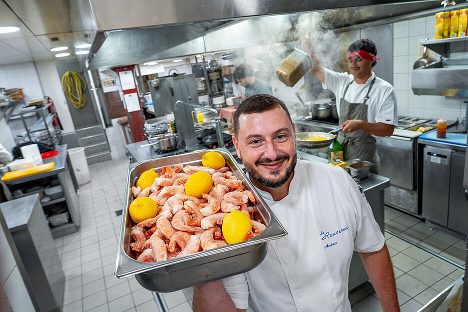 Les crevettes argentines sont livrées depuis plusieurs années par Dyhrberg AG et grillées sur de grands braseros.