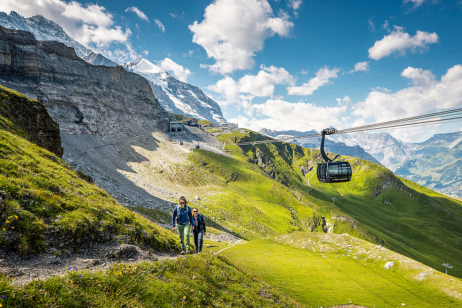 L’Eiger Express relie le terminal de Grindelwald à la station du glacier de l’Eiger, d’où le train de la Jungfrau emmène les visiteurs jusqu’au Jungfraujoch – et ce en 45 minutes au total.