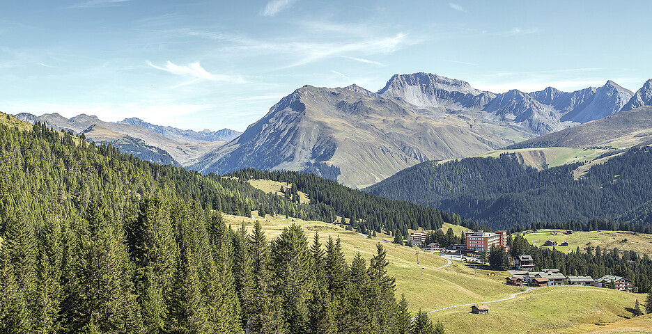 Sur les hauteurs d’Arosa, là où la route se termine et le calme s’installe, l’hôtel Prätschli allie plaisirs culinaires, détente et atmosphère alpine.