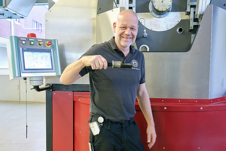 Le maître torréfacteur Beat Häfeli établit pour chaque café un profil de torréfaction particulier afin de souligner le caractère particulier de chaque sorte de café.