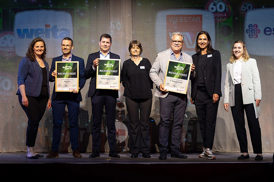 Award de la durabilité: Constance du Réau, Transgourmet Suisse SA, Andreas Brunner, Weita AG, Roger Renggli, Essity Switzerland AG, Ruth Burkhardt, Transgourmet Suisse SA, Marcel Tiziani, E. Weber & Cie AG, Ursula Hersemeyer et Sophie Bosshart, Transgourmet Suisse SA.