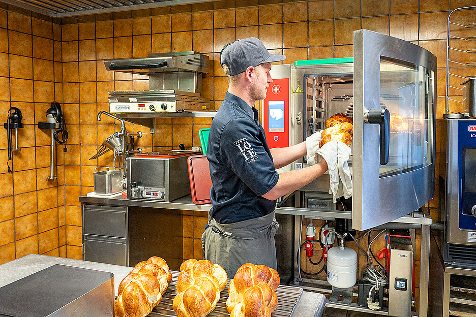 Le directeur du Löie, Kevin Bracher, apprécie une vue claire en toutes circonstances: «Je vois enfin à nouveau les produits cuits, et les brioches sont délicieusement dorées.»