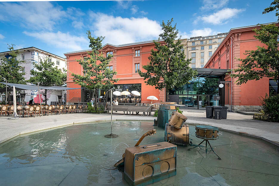 La Brasserie Belleville, située dans le quartier branché du Flon à Lausanne, propose des plats à base d’ingrédients frais et un grand choix de boissons servies rapidement, même en cas de forte affluence.