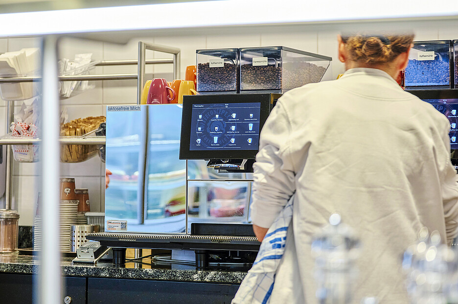 Deux réservoirs à lait pour plus de choix et des écrans tactiles pour une utilisation simplifiée.