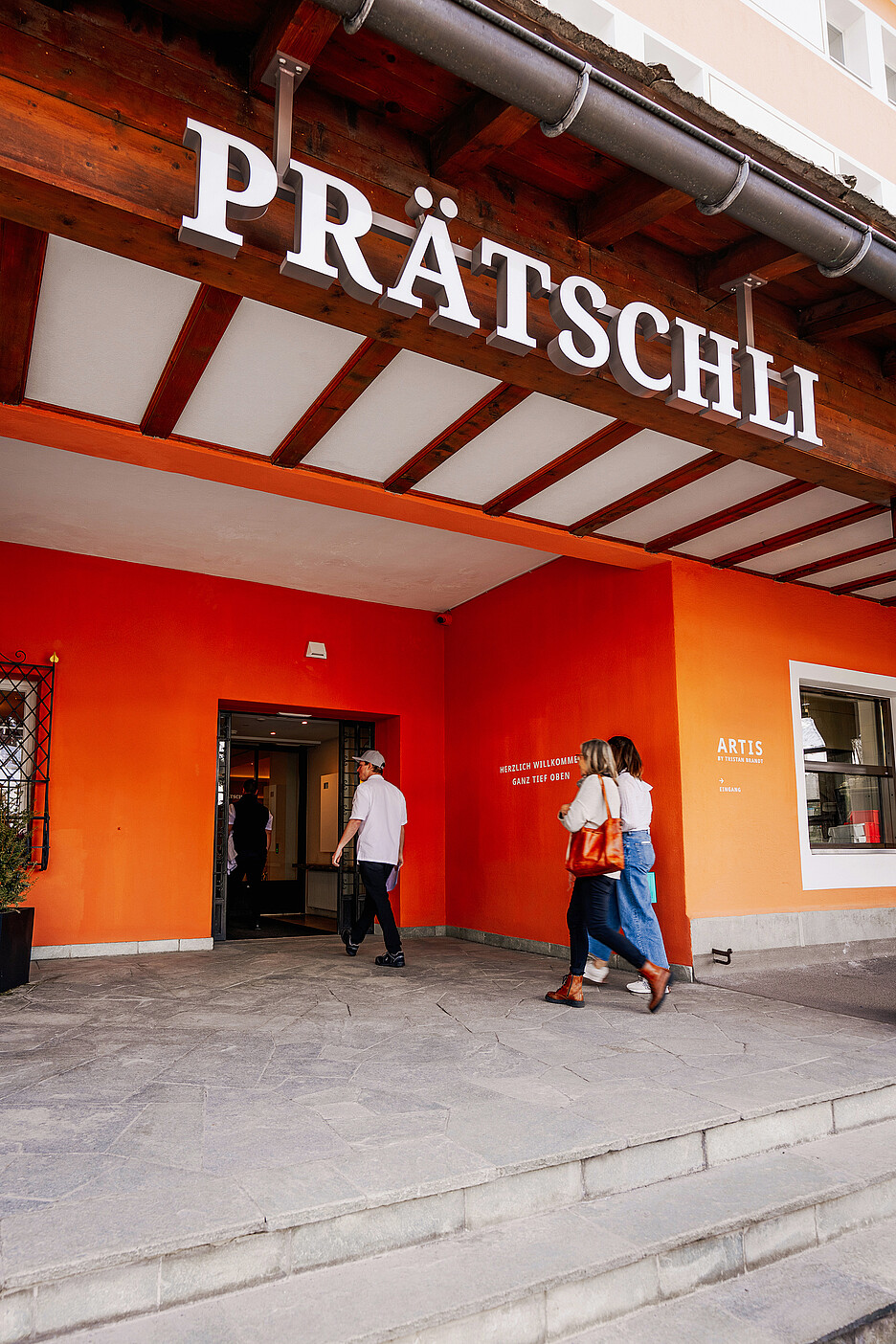 Construit en 1914, l’hôtel Prätschli se présente aujourd’hui sous un jour moderne et contemporain.