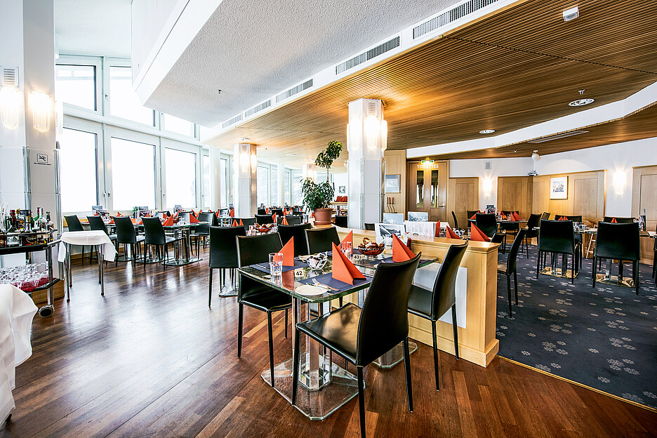 Le restaurant à la carte Crystal, situé sur le Jungfraujoch, propose des spécialités suisses, des plats internationaux et une sélection de vins raffinés.