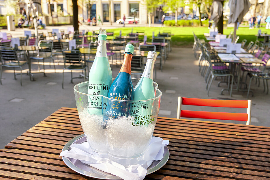 C’est justement pendant les mois chauds que le Bellini offre un doux rafraîchissement, par exemple au Bellini Giardino de l’hôtel Continental Park.