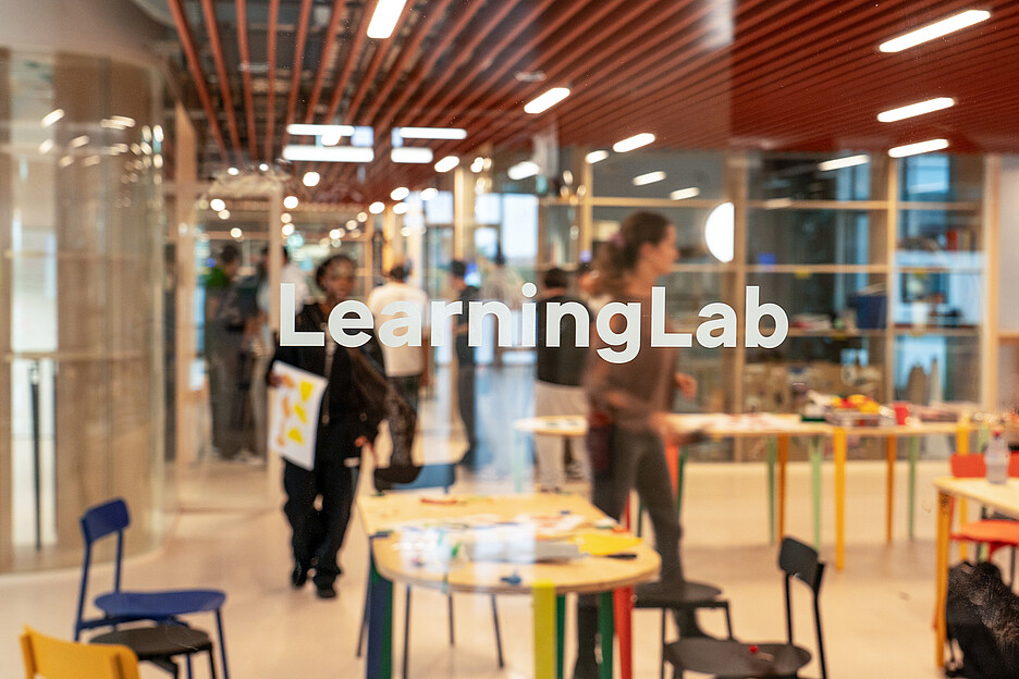 Le LearningLab propose des ateliers et des coachings et accompagne les jeunes ainsi que leurs parents dans leur orientation professionnelle.
