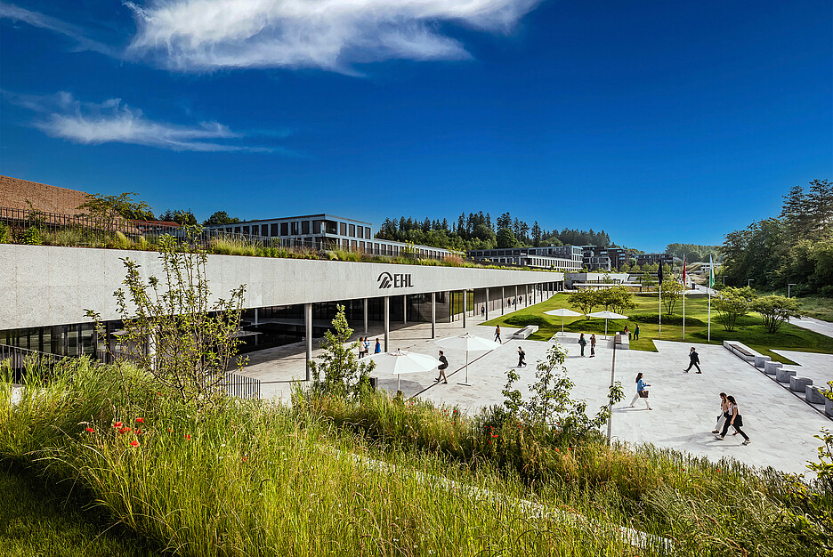 3700 étudiantes et étudiants issus de 120 nations sont inscrits à l’EHL. L’école occupe, pour la septième année consécutive, la première place du classement QS dans la catégorie Hospitality & Leisure Management.