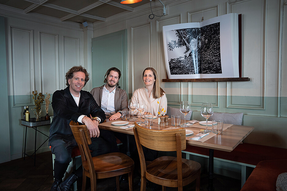 Ils gèrent le CERVO avec une étonnante légèreté qui se base sur un engagement de tous les instants: les propriétaires Daniel 
 et Seraina Lauber avec le directeur Benjamin Dietsche (au milieu).