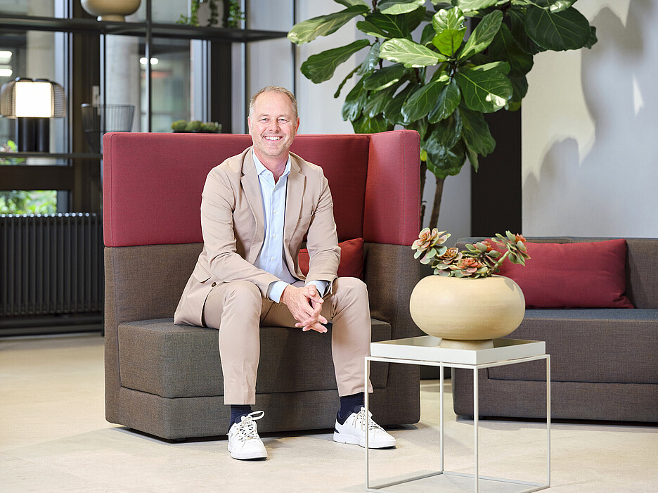 Claudio Schaad dirige deux équipes – une visite au siège social de Gütersloh l’a marqué. Il veille désormais à ce que ses collègues puissent également vivre cette expérience.