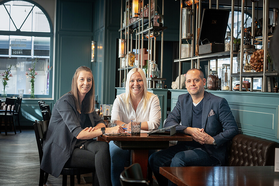 Samuel Hauser (à droite) et Sarah McMaster (à gauche) ont profité des précieux conseils de Michaela Leber de BWT.