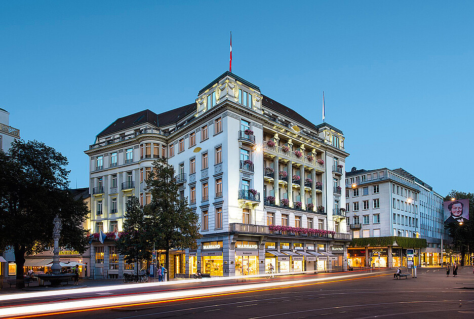 Le Mandarin Oriental Savoy situé sur la Paradeplatz à Zurich, est un hôtel élégant de 80 chambres et 36 suites spacieuses.