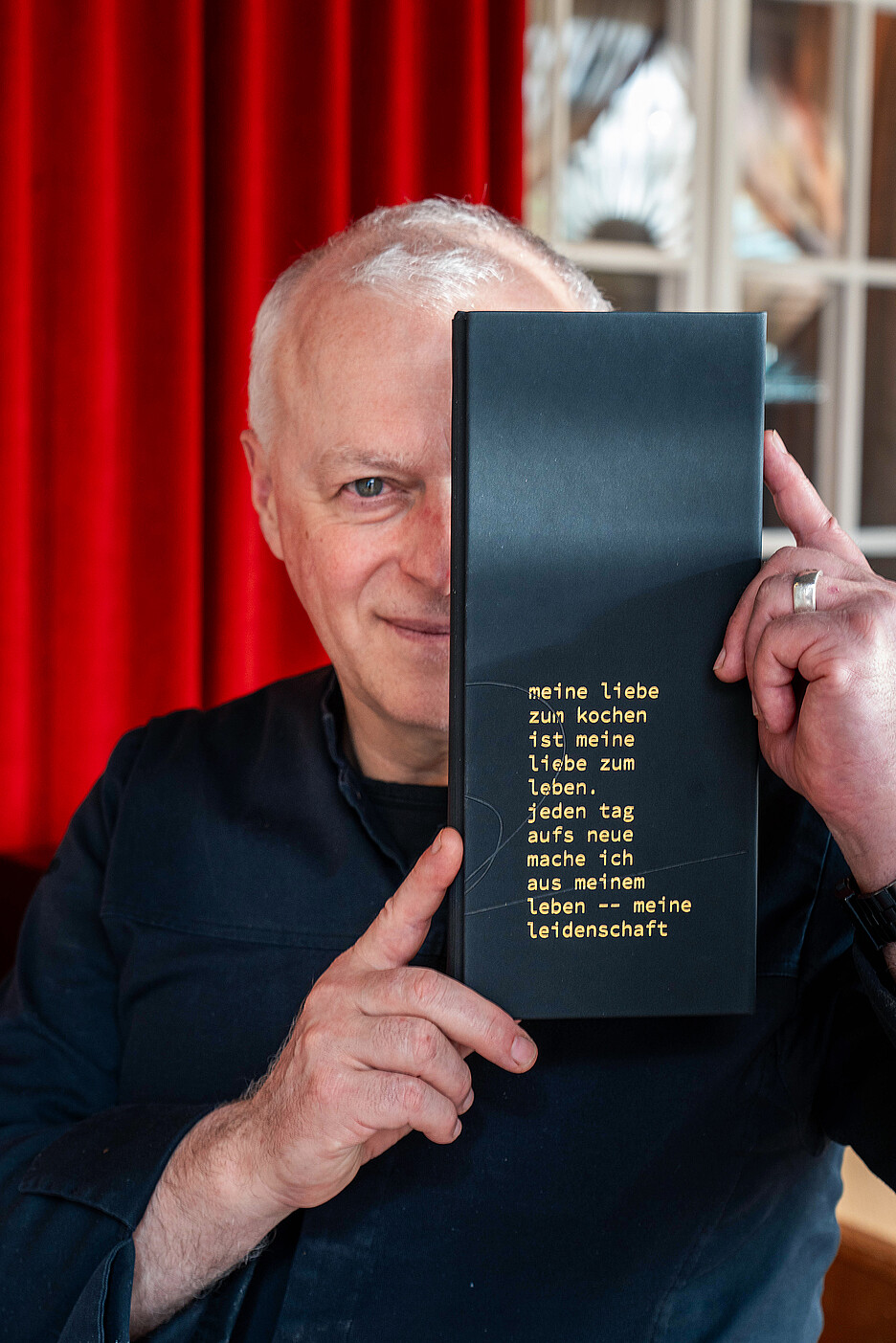 La carte du menu du restaurant gastronomique «Le Feu», signée par le talentueux chef Jörg Slaschek, porte la touche unique du maître et a été réalisée à la main avec un soin minutieux par la société Glen.