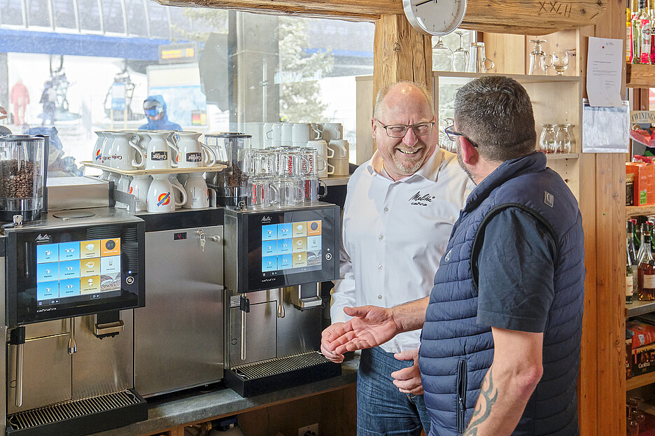 Christophe Chauchon, conseiller de vente pour la Suisse romande, assiste parfois Carmine Tufo dans la vaste région des 4 Vallées.