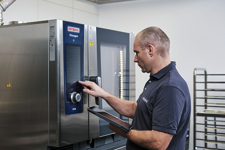 Avec l’iHexagon, Rational combine l’air chaud, la vapeur et une technologie à micro-ondes spécialement développée. Rational présentera cette nouveauté au salon Igeho.