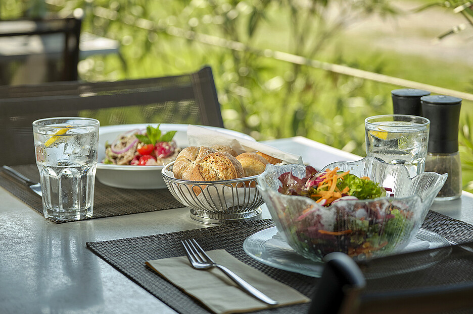 Le restaurant Golfpark Moossee est connu pour sa cuisine du marché fraîche – accompagnée de petits pains croustillants. C’est la qualité souhaitée que l’on veut offrir ici.