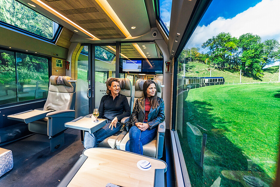 Le Goldenpass Express est un train panoramique avec trois classes (Prestige, 1ère et 2ème classe).