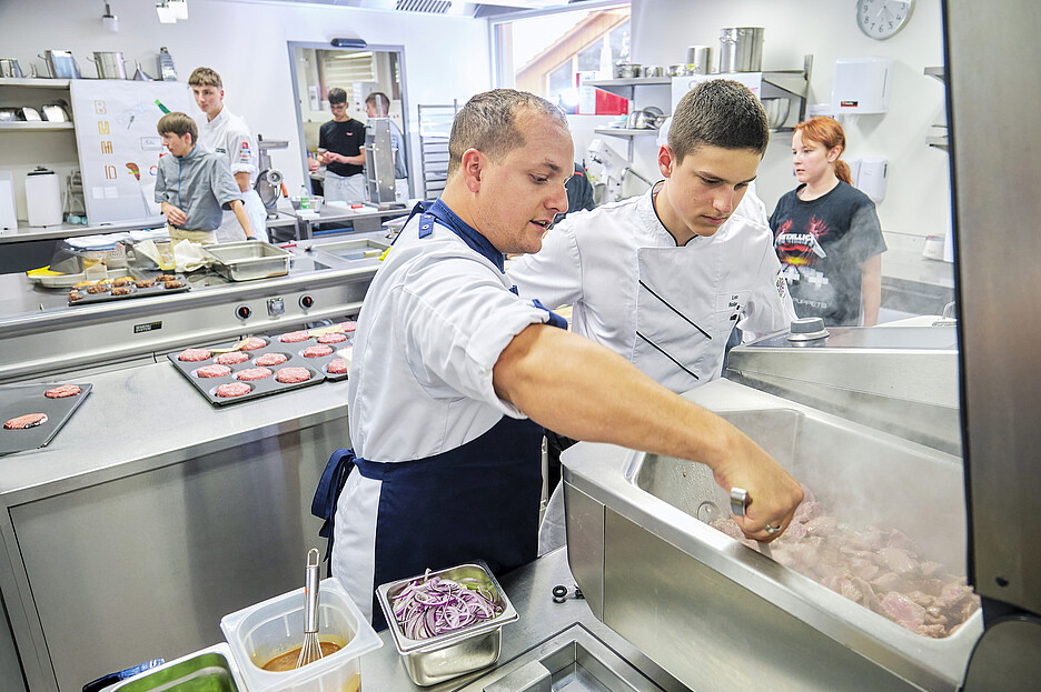 Saisir correctement dans l’iVario: Marco Rasera de Rational (à g.) montre comment faire.