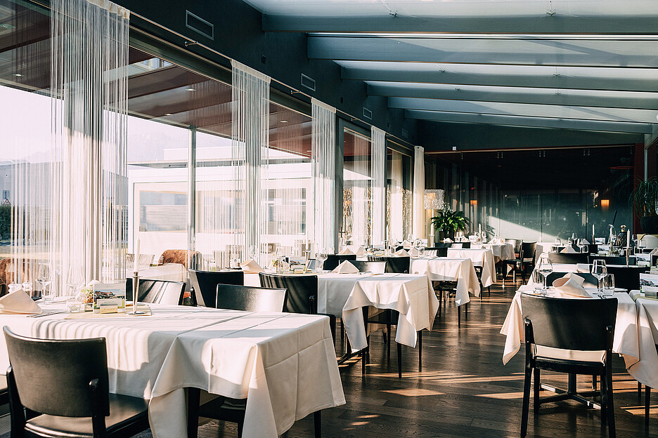 De la cuisine suisse et française de qualité est servie dans le beau jardin d’hiver.