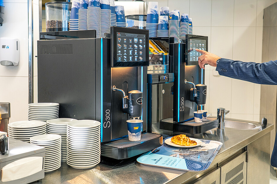 La mise en service des nouvelles machines à café a été une étape décisive, car les paramètres des machines ont dû être adaptés aux conditions particulières en altitude.