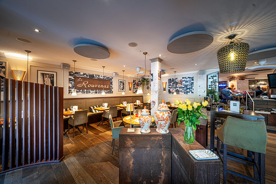 La Rouvenaz est un lieu de rencontre apprécié des habitués, des employés des bureaux voisins et des voyageurs désireux de découvrir Montreux.