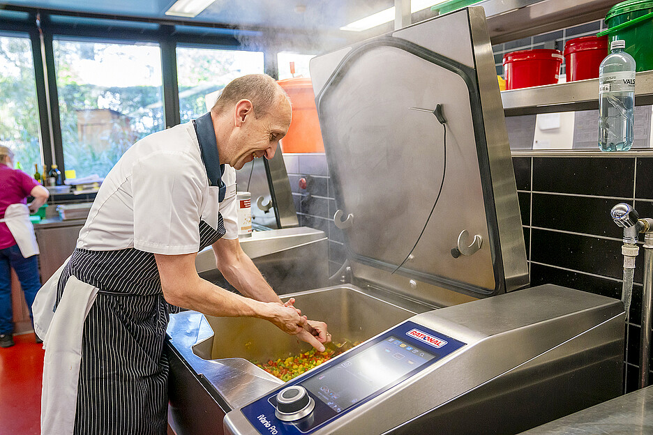 Le chef de cuisine Peter Anliker et son équipe accordent une grande importance aux ingrédients de saison.