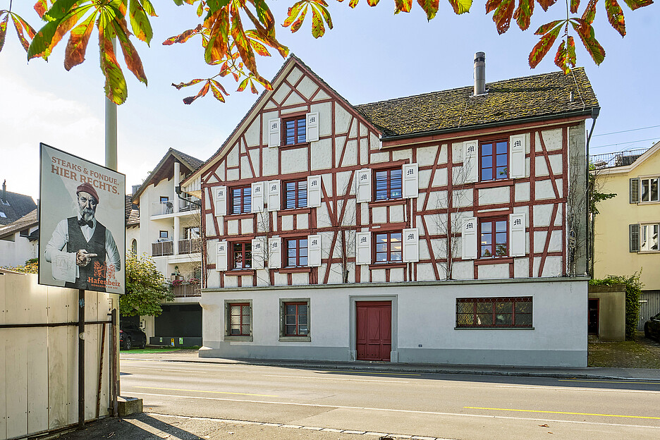 Le Hafenbeiz se trouve en face du Mönchhof, dans une belle maison à colombages. Katharina Roulet et son équipe s’y installent en hiver.