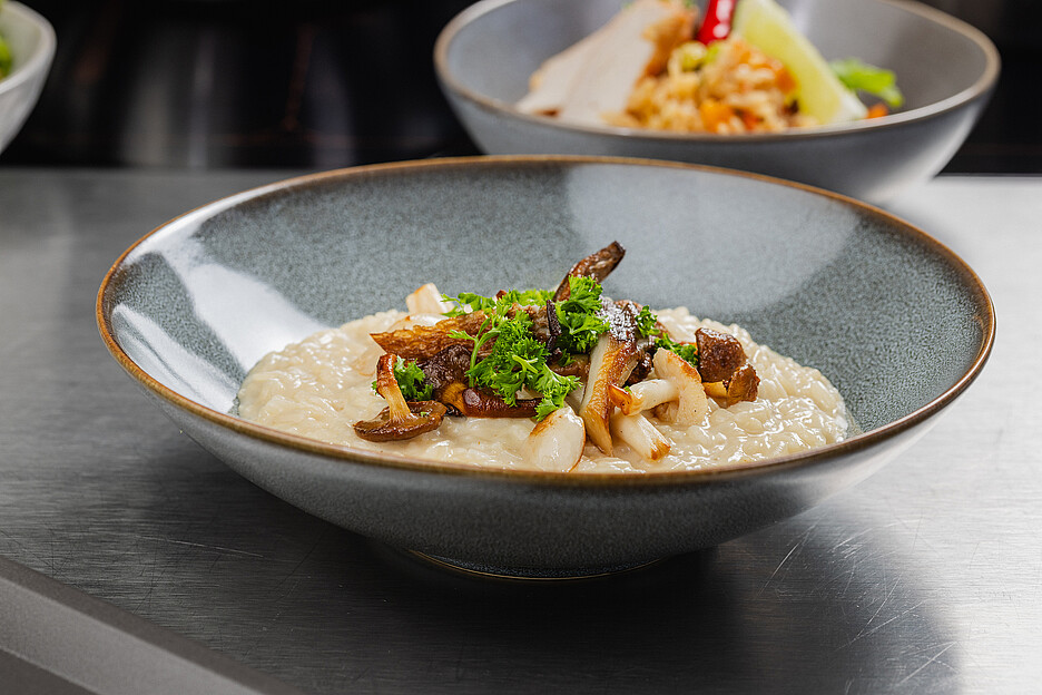 Plat prêt en 1–2 gestes risotto aux champignons frais.