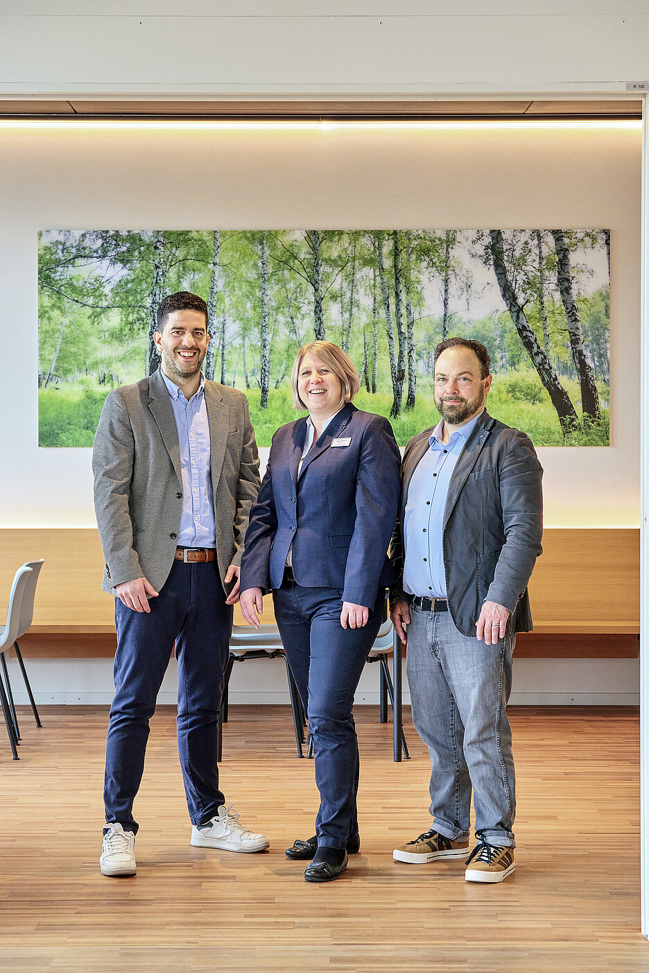 Un partenariat de longue date lie l’hôpital Clara, PKS Kaffeemaschinen AG et Brita Wasser-Filter-Systeme AG (de gauche à droite): Alan Lama, Key Account Manager chez Brita, Claudia Hossli, responsable des services de l’hôpital Clara, et Thomas Etter, directeur de PKS.