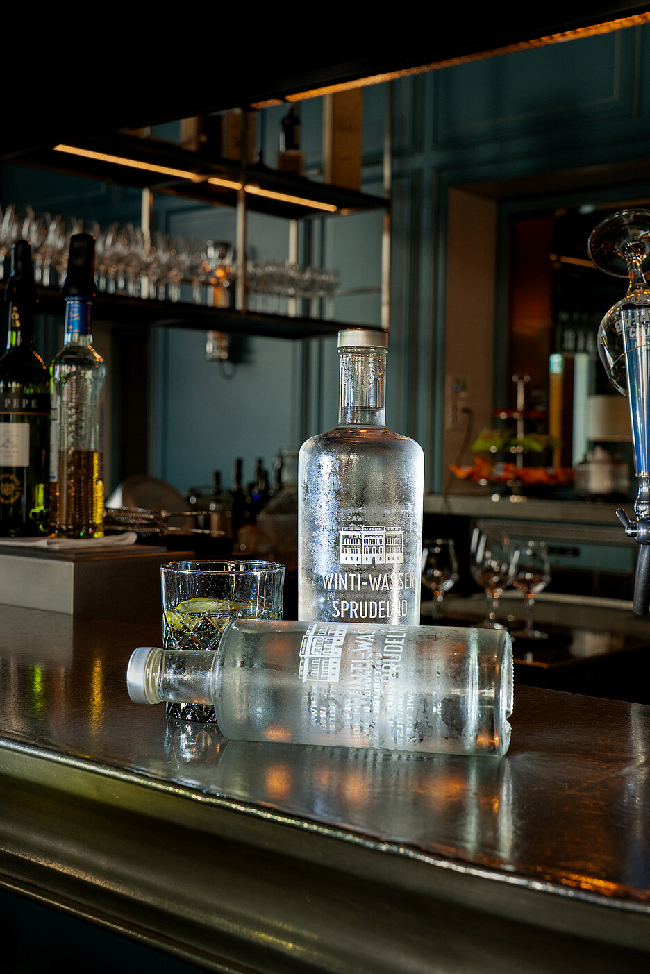 Le Casinotheater de Winterthour a fait marquer ses propres bouteilles chez Ma Bouteille et a été sponsorisée par la Banque cantonale de Zurich et Swica.