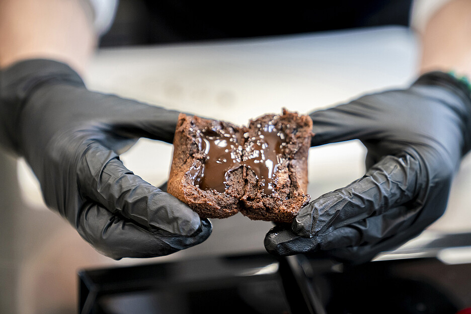 Même les desserts tels que ce petit gâteau au chocolat liquide peuvent se conserver pendant une période assez longue dans l’Evereo.