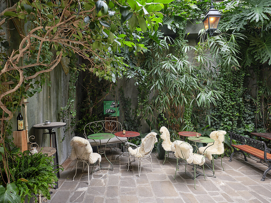 Le restaurant dispose d’un beau jardin d’hiver, idéal pour un apéro ou une petite fête.