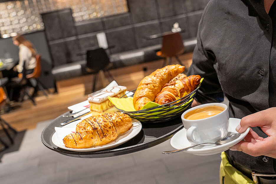 Café et gâteaux ou croissants – une combinaison toujours appréciée.