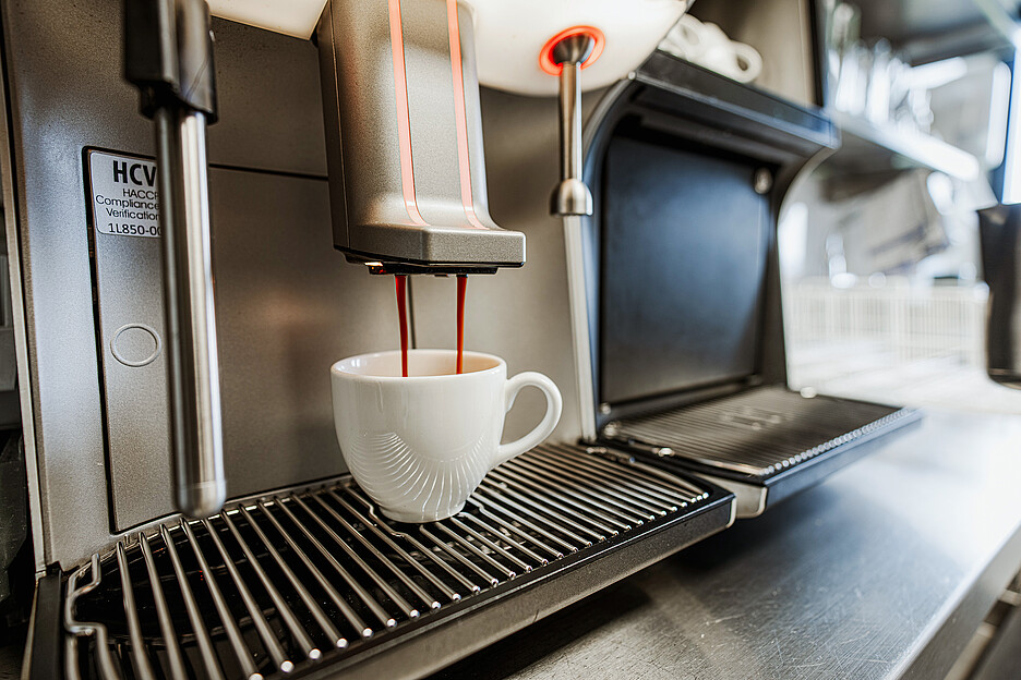 Jusqu’à 250 tasses de café par heure: un défi relevé sans peine par la Melitta Cafina XT-8.