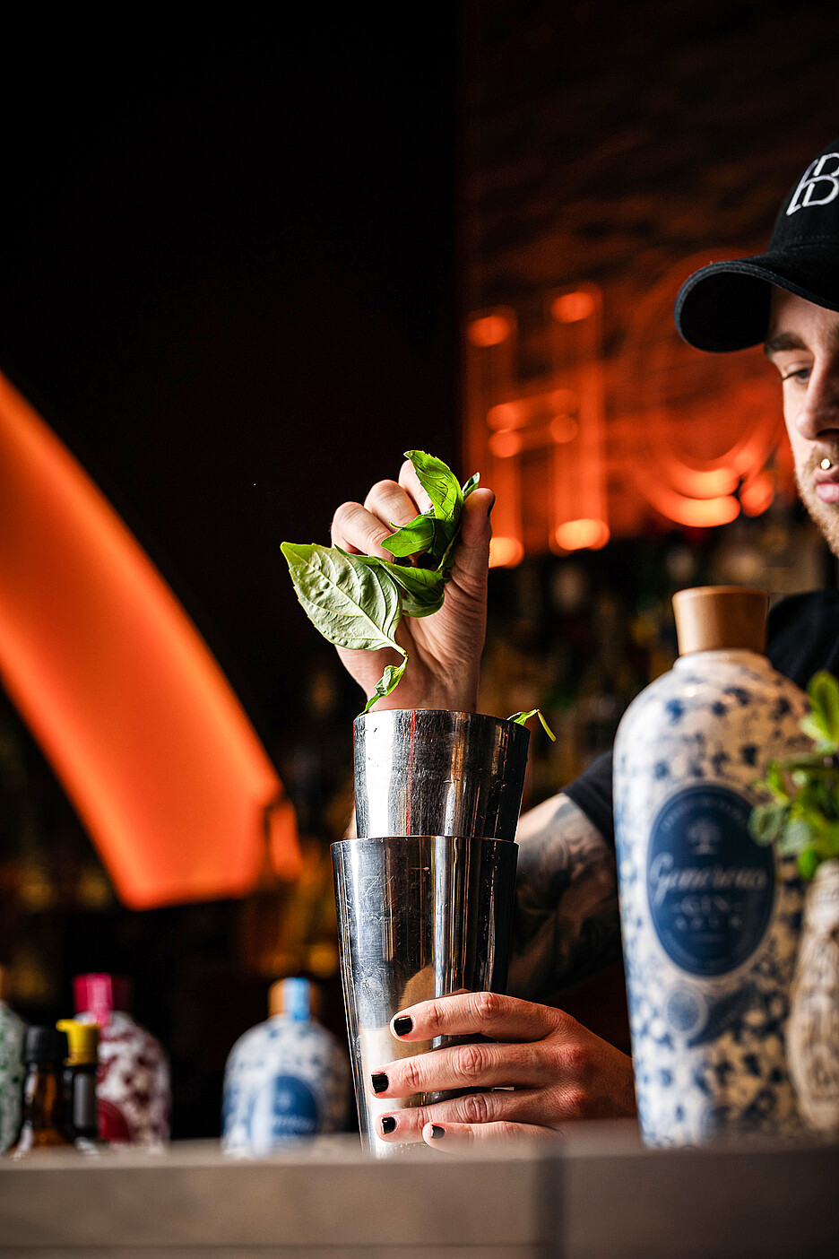 Lorsque Timo Läderach a repris la direction de l’Hôtel de Morat il y a deux ans, il a tout d’abord modifié le concept de bar, rédigé une nouvelle carte de bar et élargi l’assortiment de boissons.