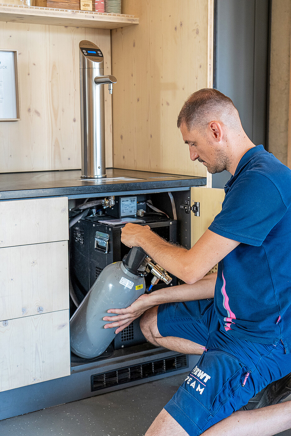 Réalisé en quelques gestes: le remplacement de la bouteille de gaz CO<sub>2</sub>.