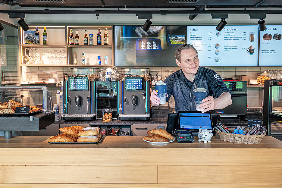 Les quatre nouvelles machines du Jungfraujoch ont été installées en seulement trois heures et sans interruption du service.