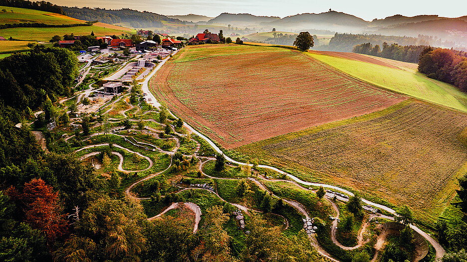 Le Swiss Bike Park à Oberried, dans le canton de Berne, vu d’en haut – une surface totale de 30 000 mètres carrés est à la libre disposition des fans de vélo.